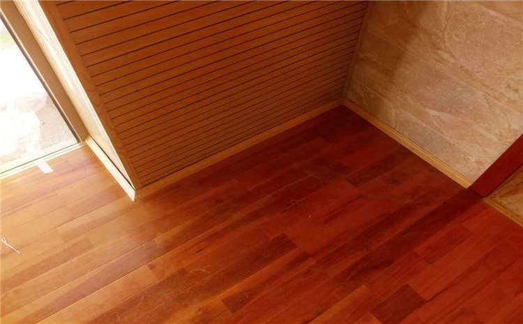 20厚風雨操場運動地板安裝工藝