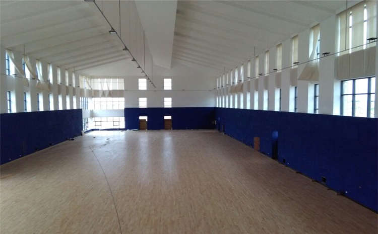 體育場運(yùn)動木地板防潮怎么做