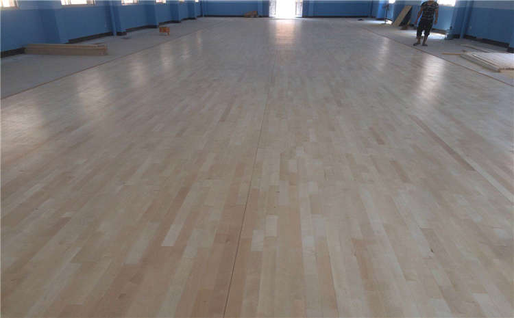 五角楓體育館實(shí)木地板廠**哪**好？