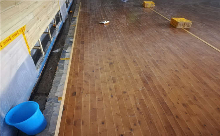 楓木木地板籃球場造價是的多少？