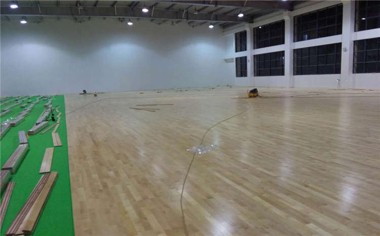 指接板體育館實(shí)木地板怎么翻新