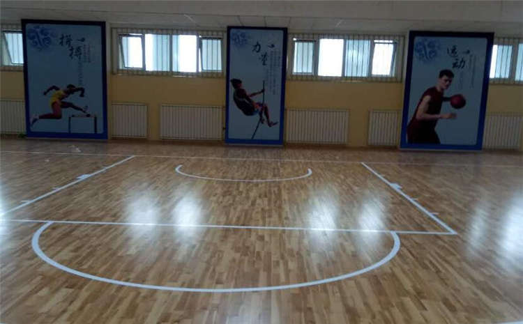 22厚風雨操場地板怎么翻新？